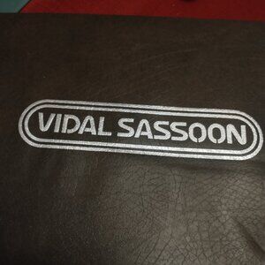 Vidal Sassoon case with curling irons